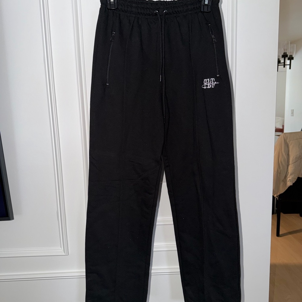 PrettyLittleThing Black straight leg sweatpants